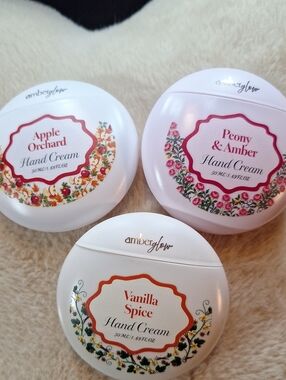 amber glow Vanilla Spice Hand Cream - White. Nwot.